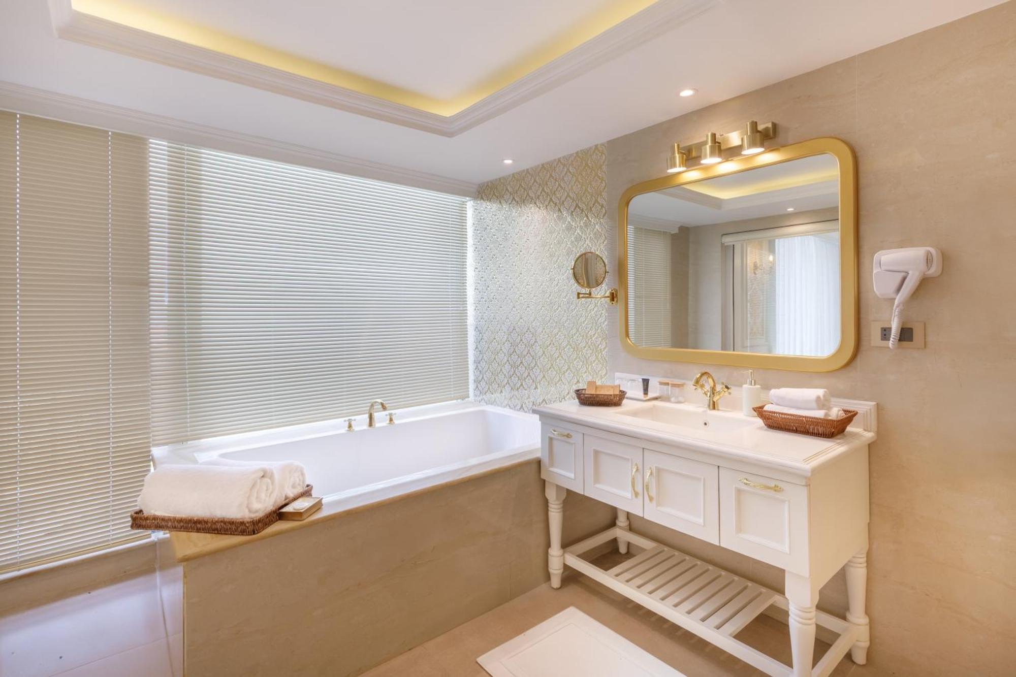 פוקהרה Le Glamour Resort & Wellness Spa מראה חיצוני תמונה