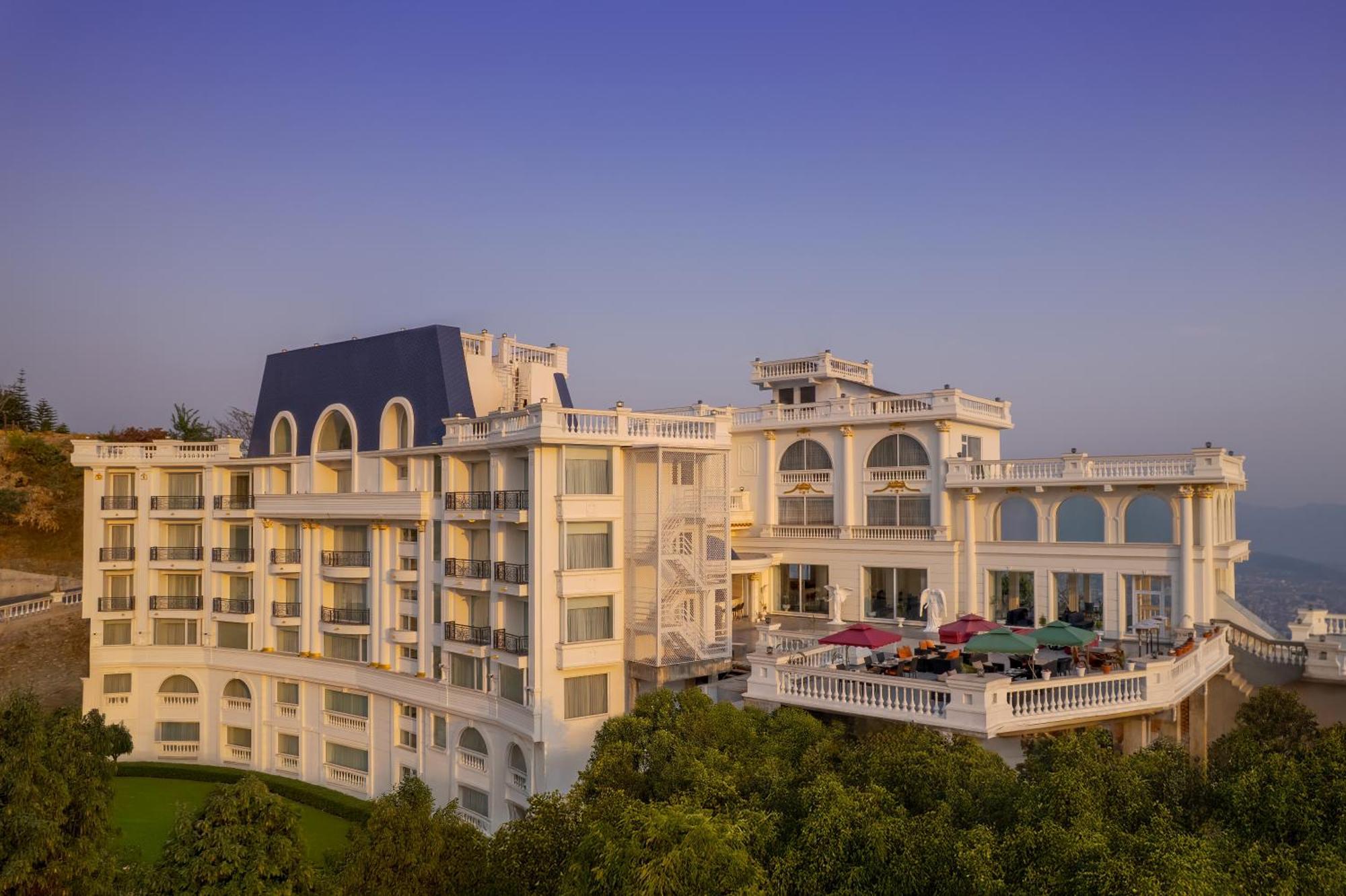 פוקהרה Le Glamour Resort & Wellness Spa מראה חיצוני תמונה